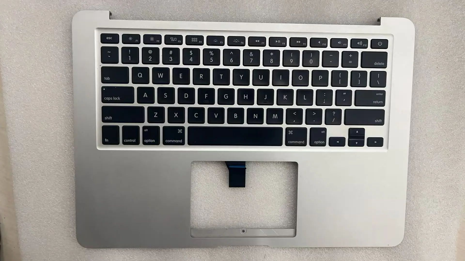 90% nowy, oryginalny topcase d – Keyboard Cover recenzja i cena